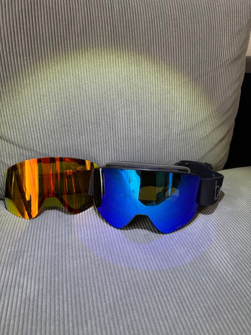 bone Bluetooth スノーゴーグル 調光レンズ付き！