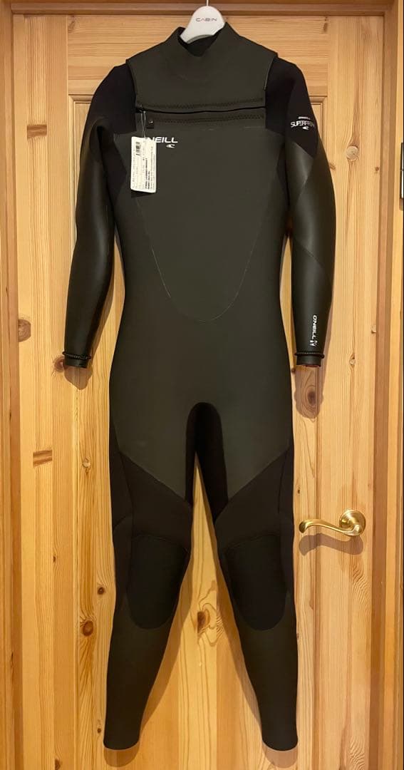 O'Neill セミドライショートチェストジップ新品(価格相談受けます)