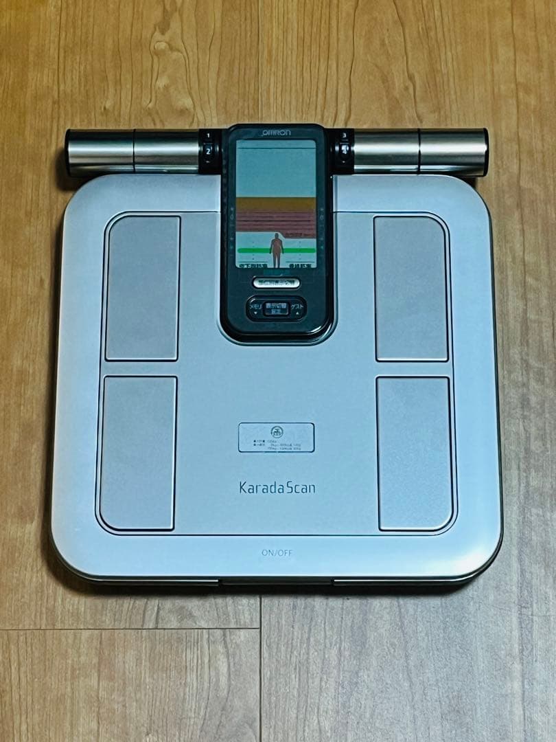 ほぼ新品　OMRON KaradaScan 体脂肪計 HBF-375