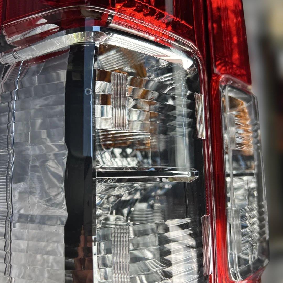 ハイエース　200系　ダークプライムs 新車外し