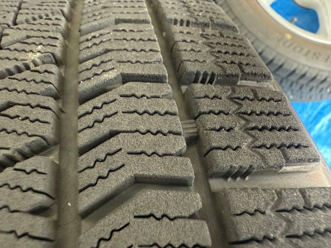 アウディ純正アルミホイール スタッドレスタイヤ185/60R/15 VRX2