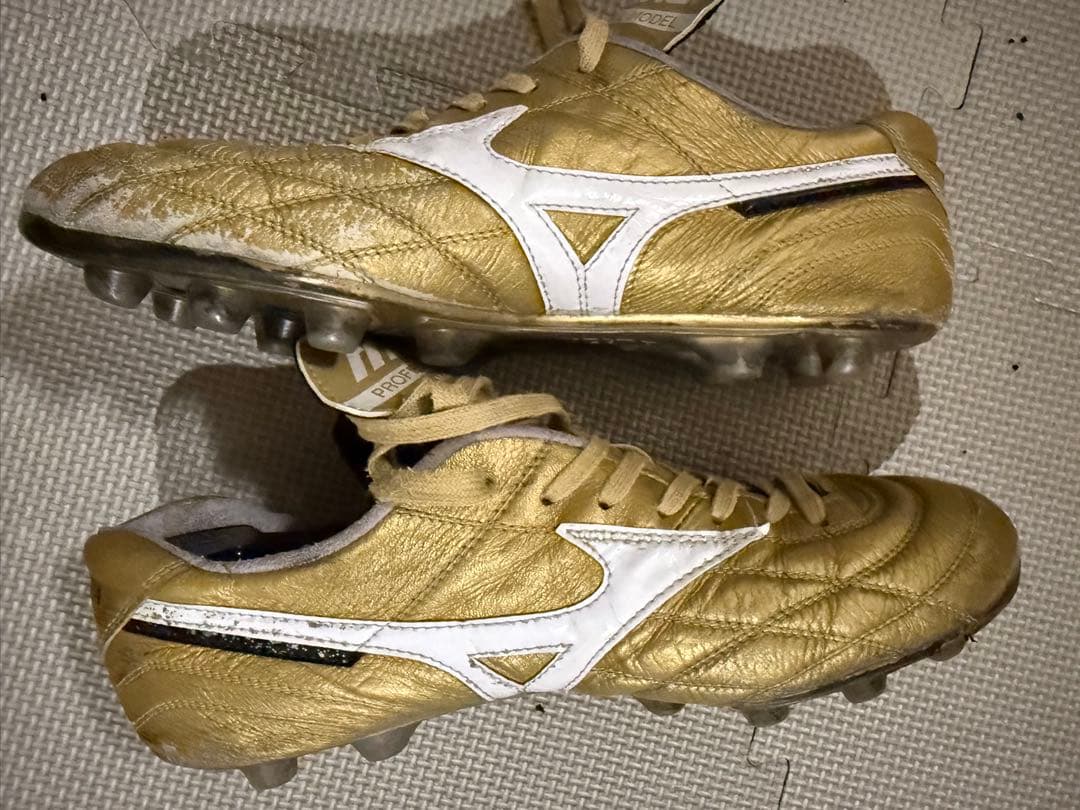 Mizuno モレリアUR ゴールド