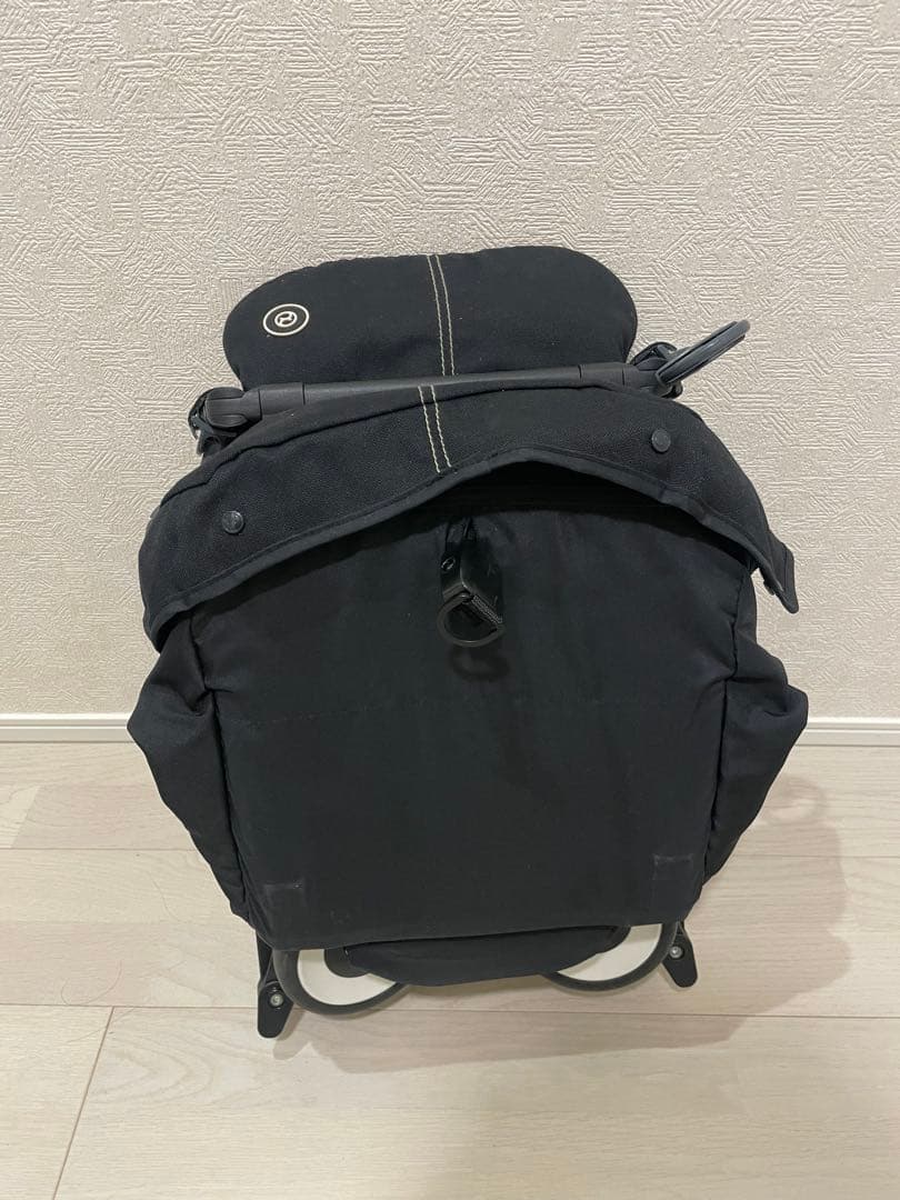 お*ゃ様 サイベックスリベル黒い折りたたみB型ベビーカー、バンパーバー付き！