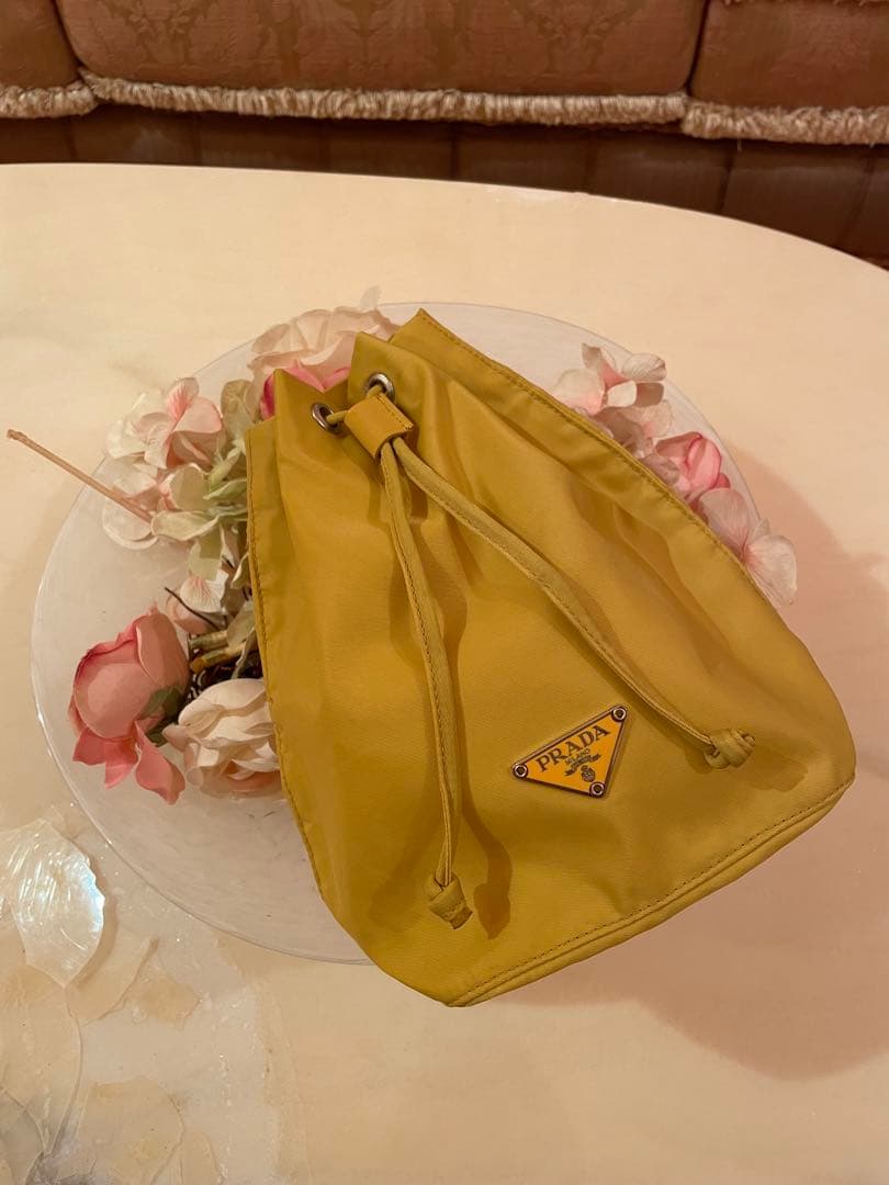 PRADA❣️イエロードローストリングポーチ‼️新品未使用❣️極美品‼️レアカラー❣️