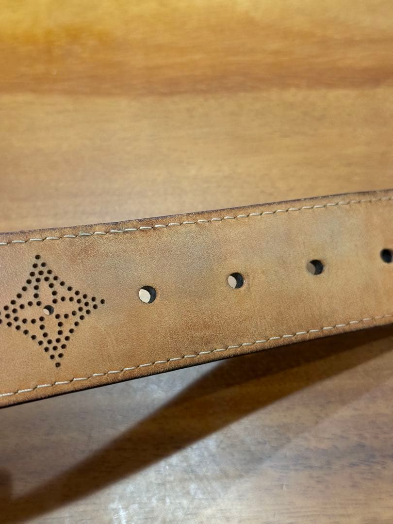 LOUIS VUITTON ブラックレザー ベルト