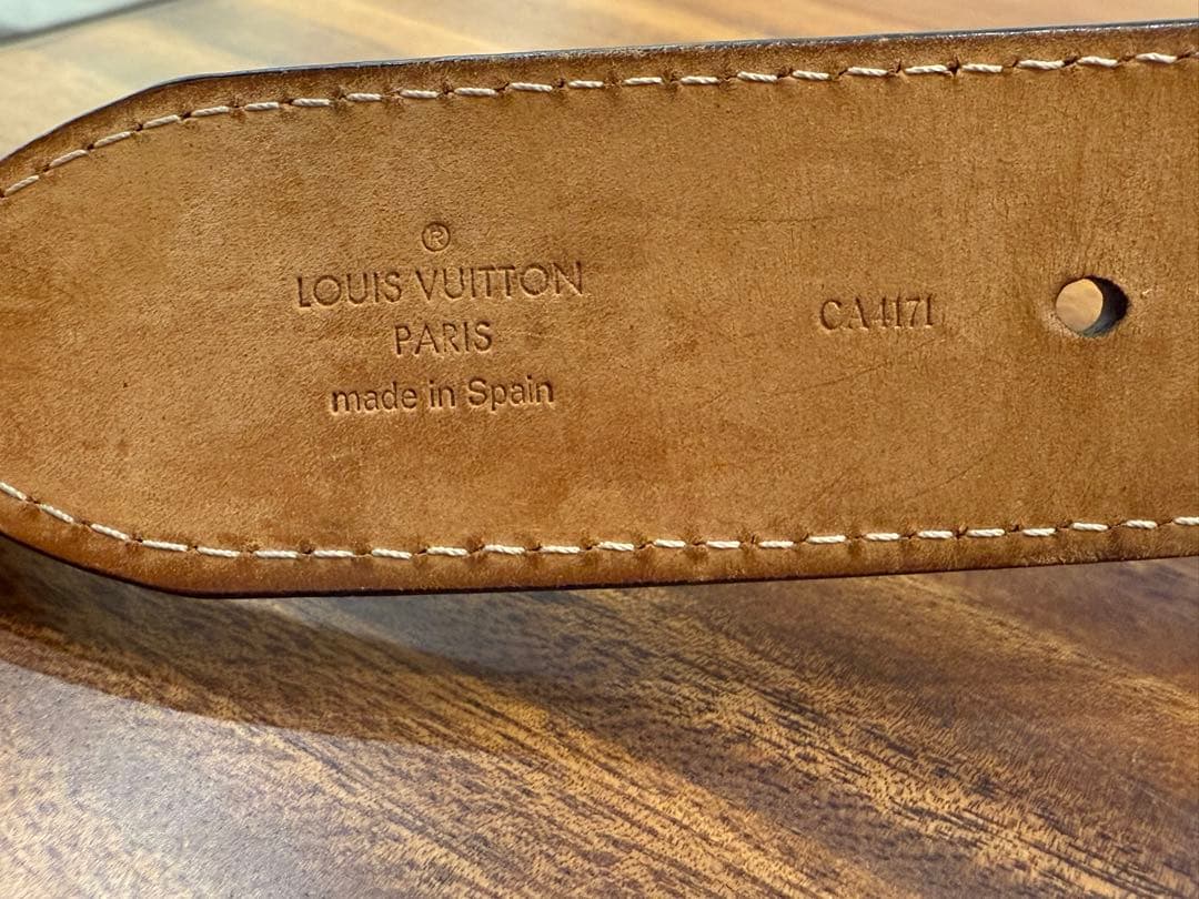 LOUIS VUITTON ブラックレザー ベルト