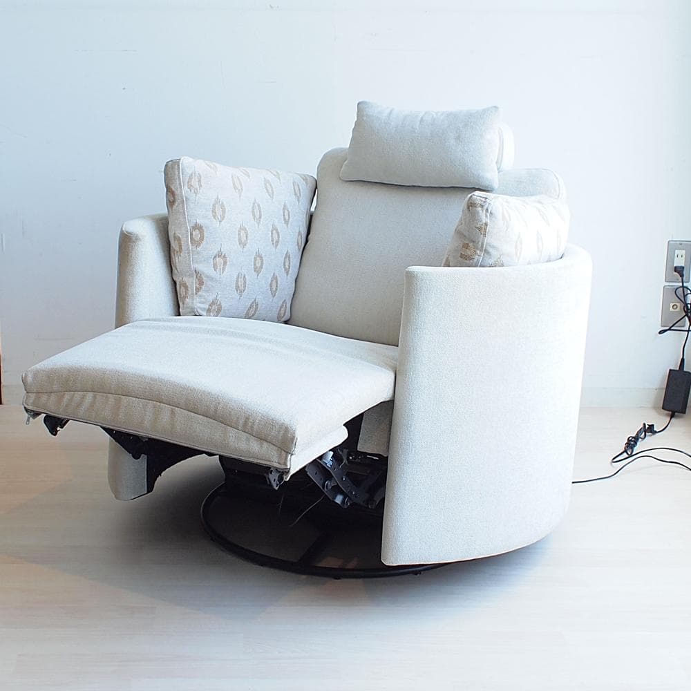 Fama 電動リクライニング付き ロッキングチェア