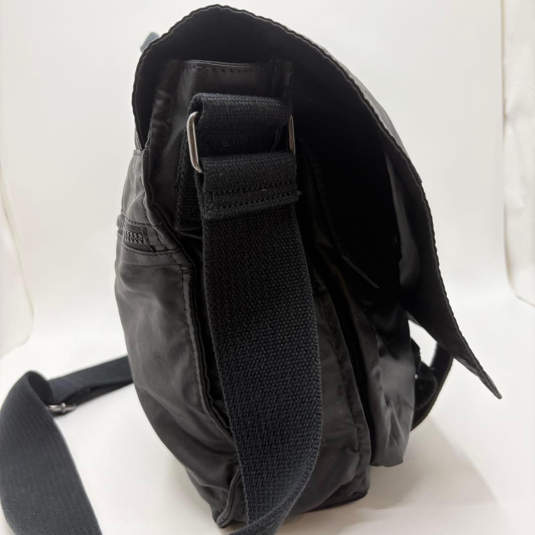 【美品/大容量】ヒューゴボスオレンジ　メッセンジャーバッグ　ブラック