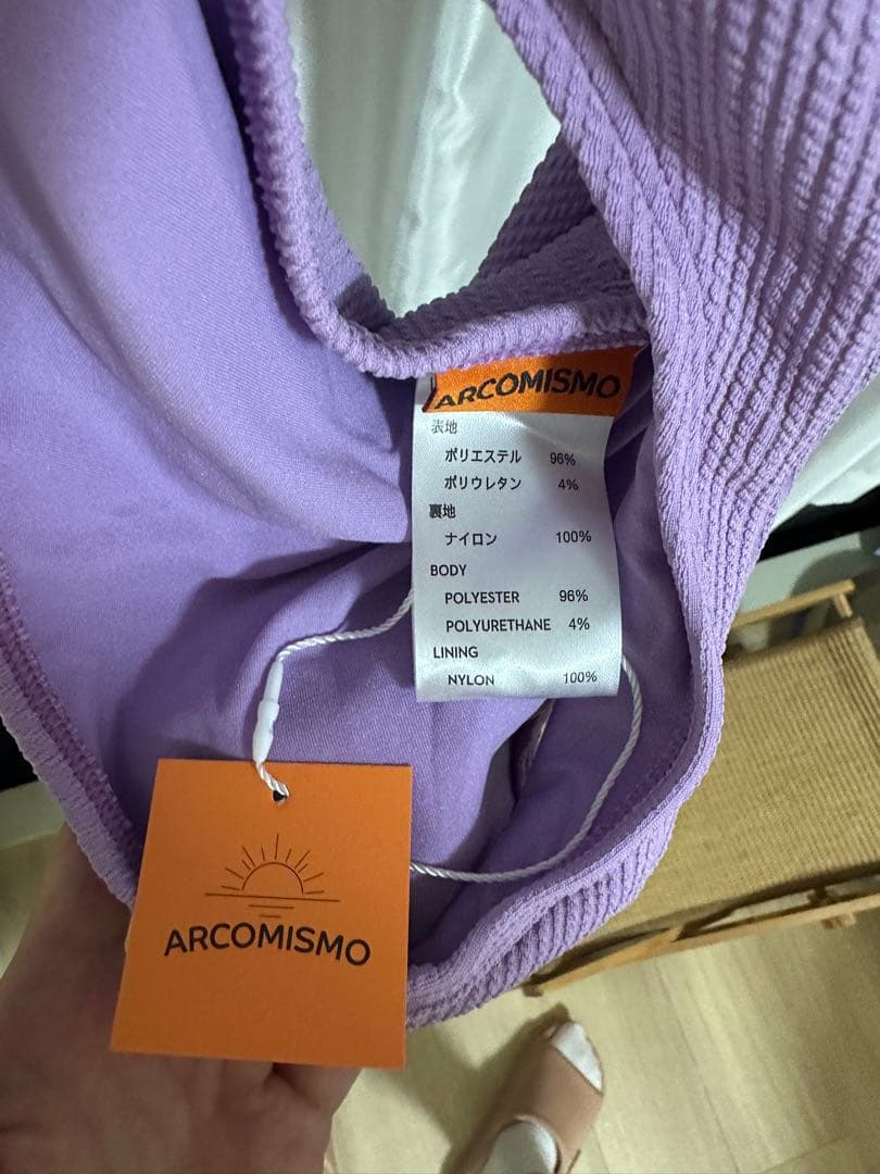 ARCOMISMO サイドカッティングワンピース/水着 ( パープル）