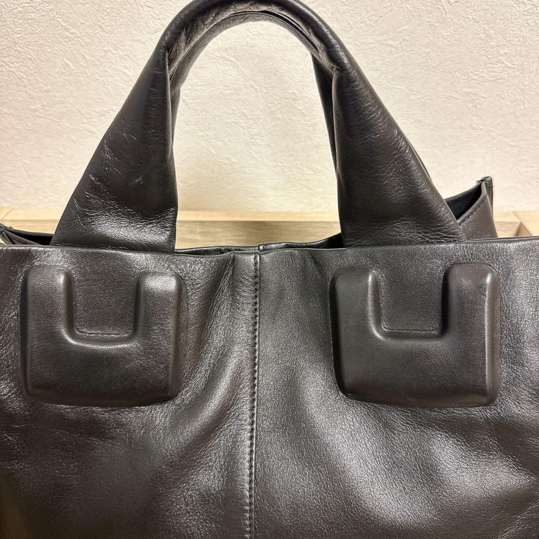 美品イアパピヨネ　ダブルエンボススクエアトートバッグMサイズ ブラック