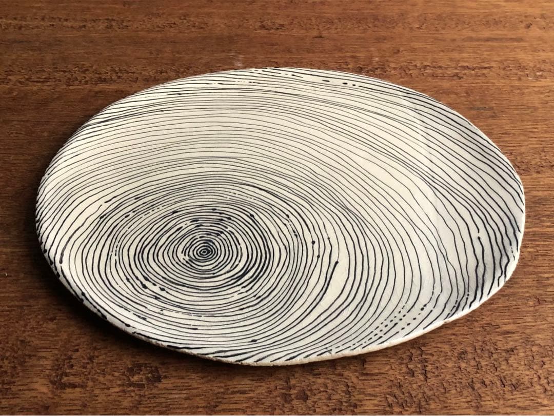 北欧　樹木モチーフ　薄平皿2枚セット