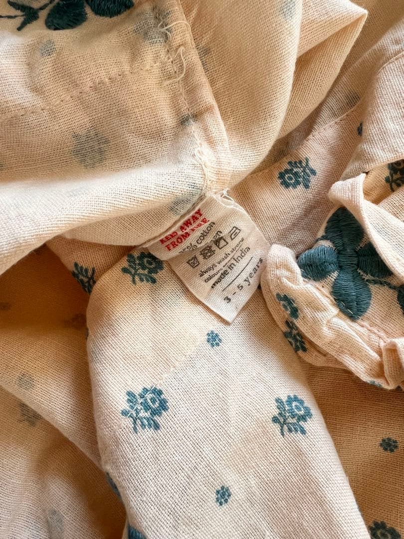 apolina アポリナ　25aw ドレス　ワンピース　3-5Y 花柄