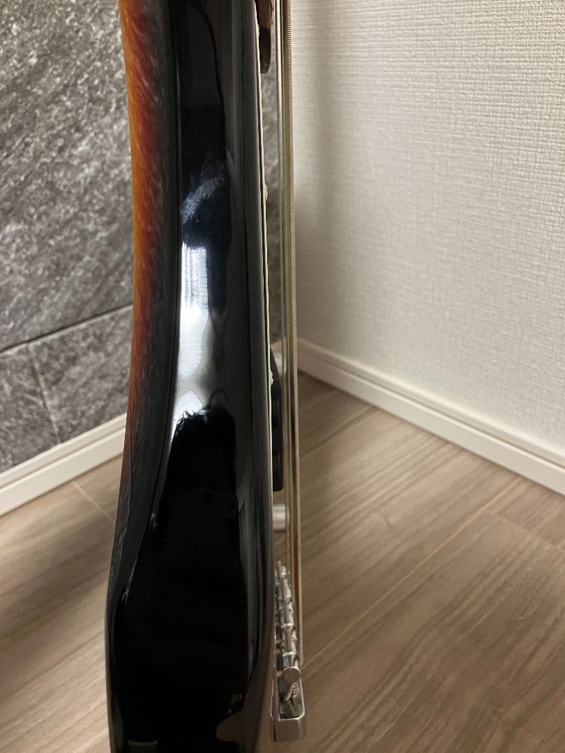 ピックガード改造したLaidBackのスティングレイ風アクティブベース