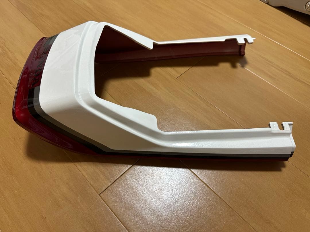 ⭐︎にゃん⭐︎CBX400F 純正テールカウル　赤白2型