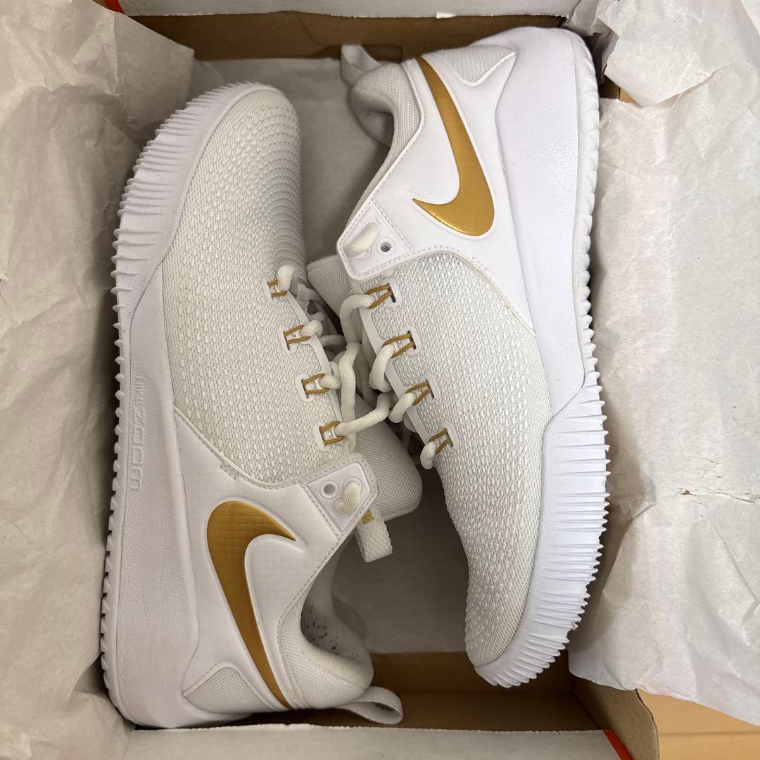 ナイキ　バレーボールシューズ　ハイパーエース2