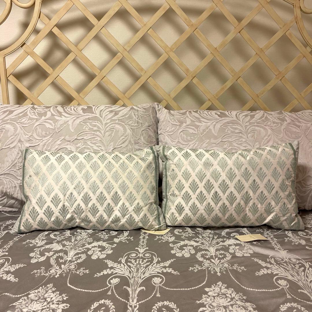 [2個]ローラアシュレイ 刺繍まくらクッション　フローレン　新品2個　フェザー