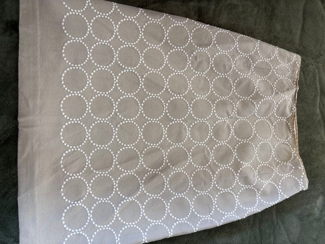 minä ベージュタンバリン台形スカート