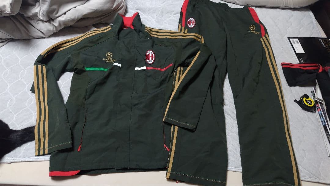 アディダス　11/12ACミラン　チャンピオンズリーグ用ウインドブレーカー