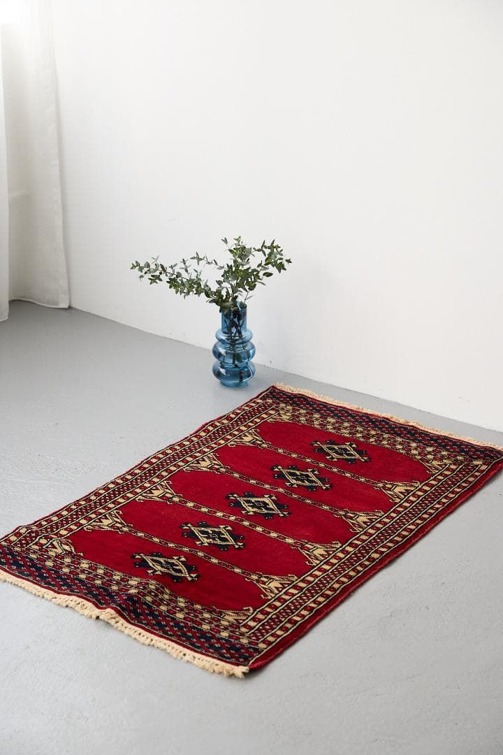 ヴィンテージラグ　トライバルラグ　パキスタン産（104×62cm）赤　ベージュ