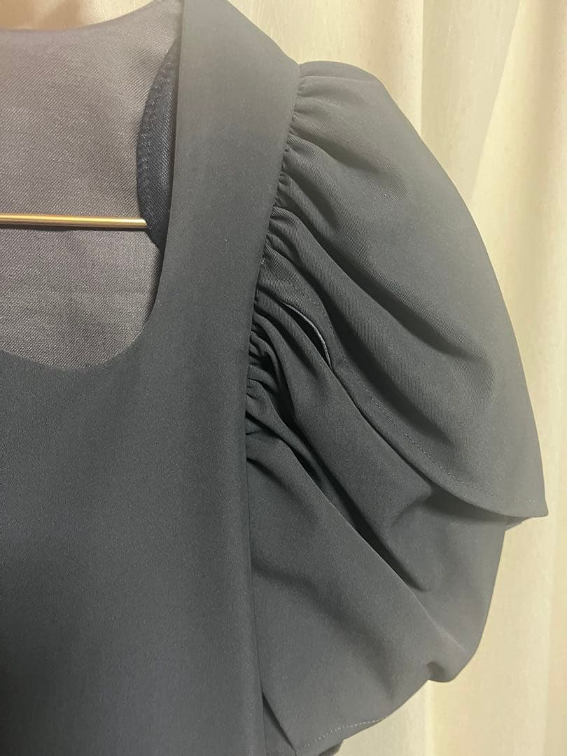 【新品・未使用】ボリュームスリーブロンパース【GRAY】ELLIE Mサイズ