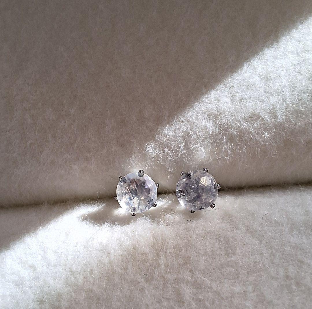 ②ムーンストーン4mmスタッドピアス　サージカルステンレス