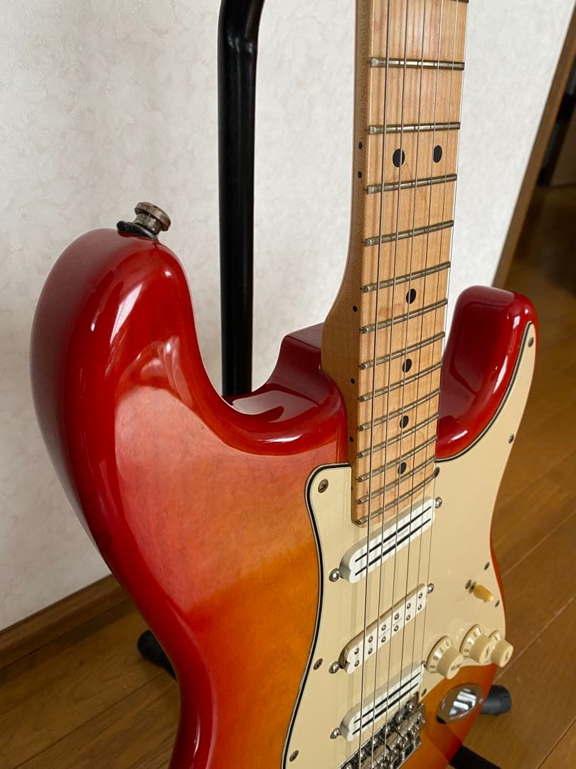 Fender USAneck、seymourduncan bodyストラット
