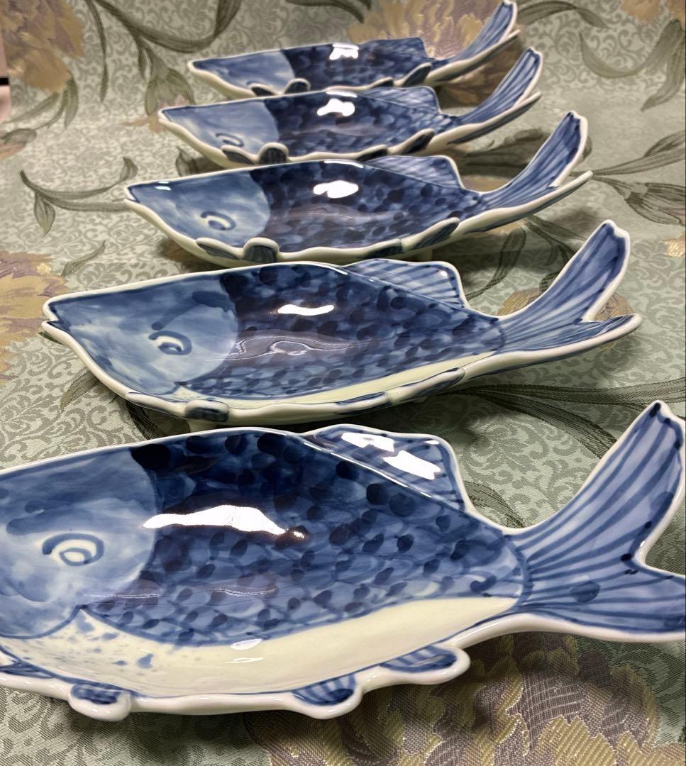 魚彫刻　足付皿揃　5皿　深川刻印あり　製造終了品　深川製　染付 魚型皿　 三つ足