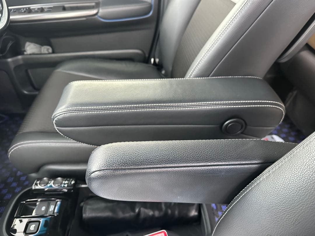 ステップワゴンRPに。N-WGLアームレスト