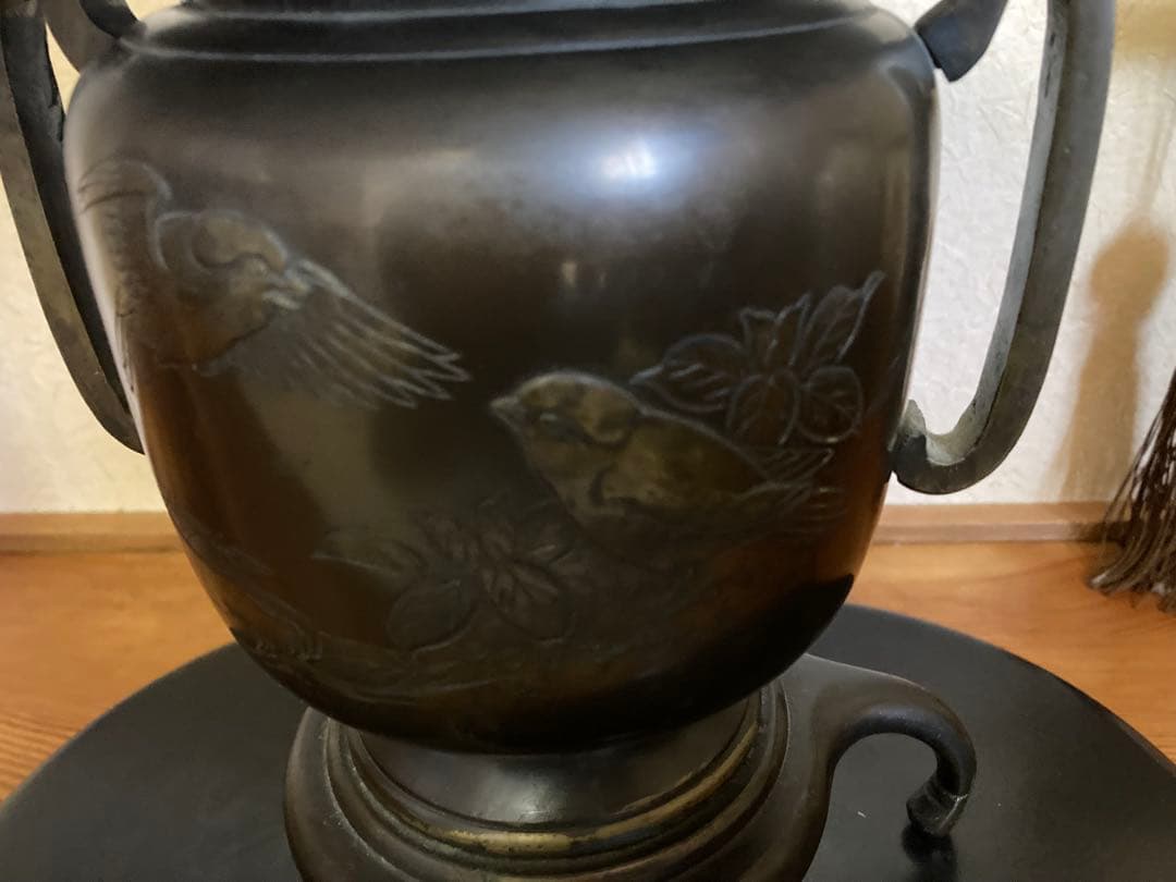 金属製 花器 鳥と花の彫刻