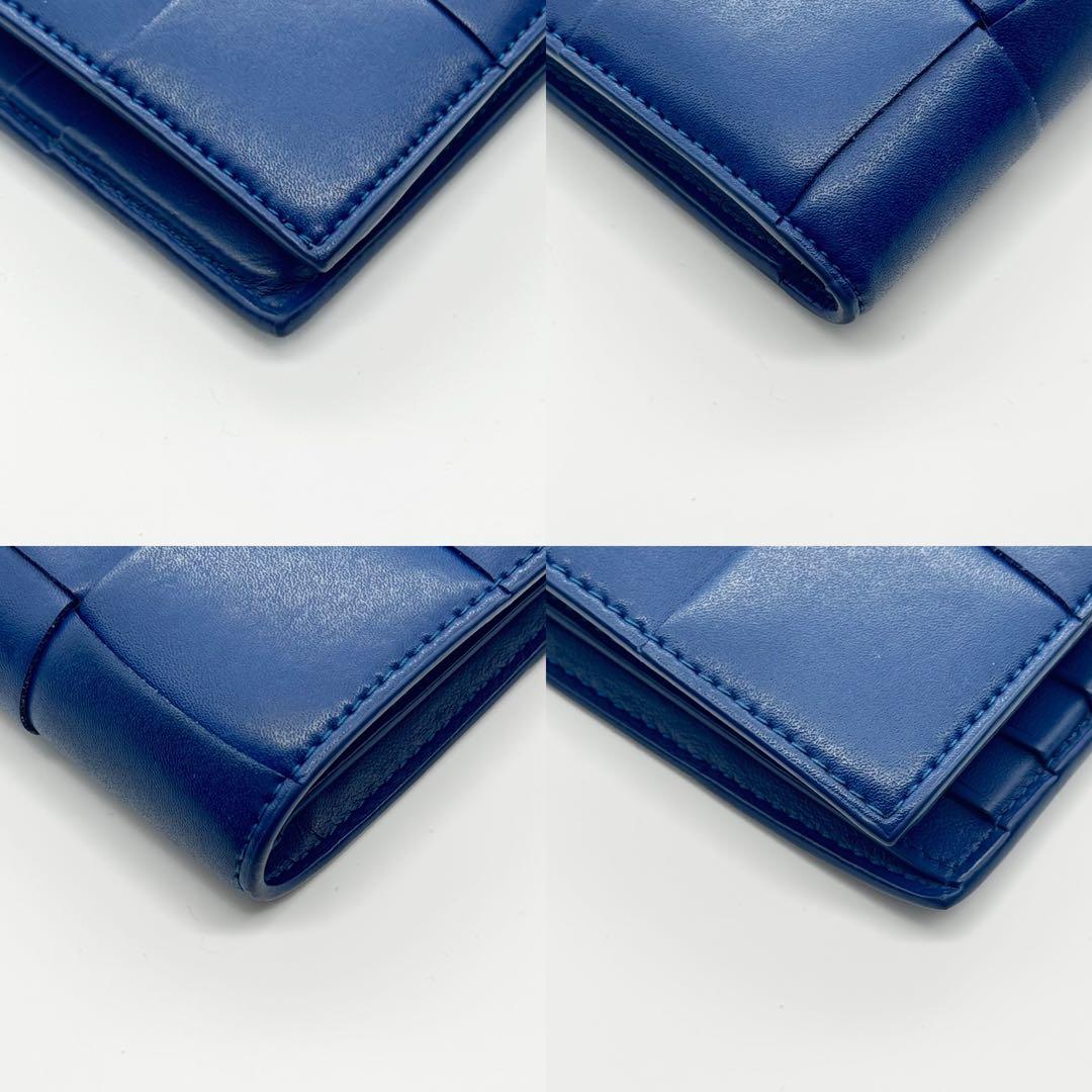 極美品✨RFID ボッテガヴェネタ　二つ折り財布　マキシイントレ　ネイビー