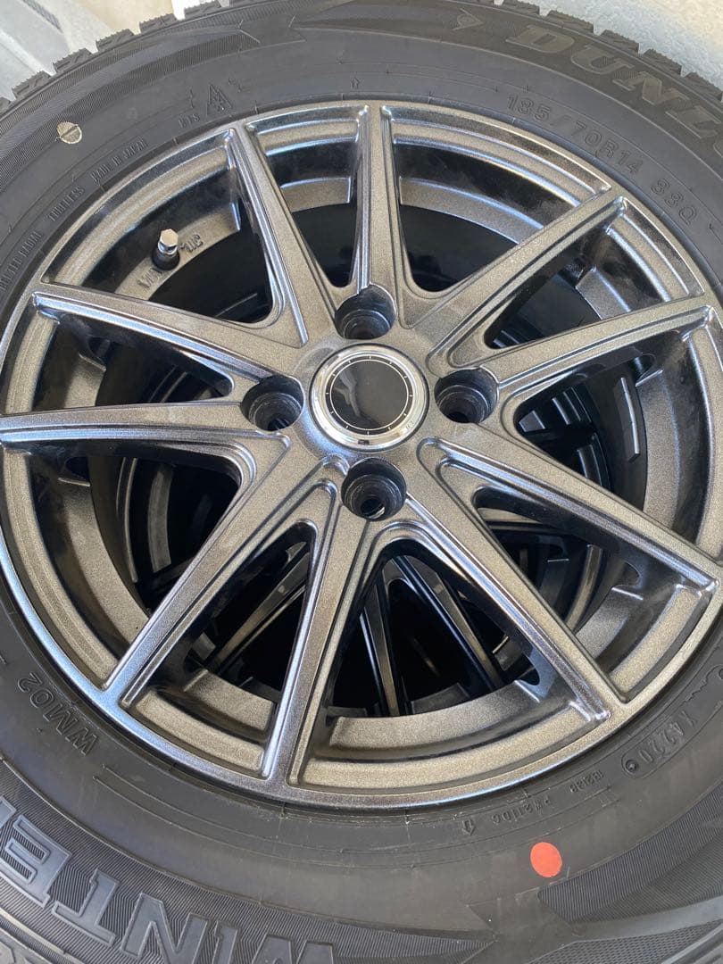 冬タイヤダンロップ185/70R14 残量8,1mm.ホイール14*5.5
