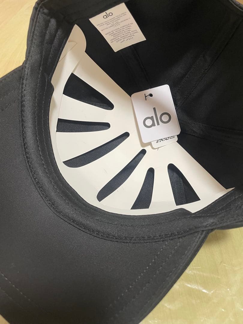 alo サテン Off-Duty キャップ ブラック