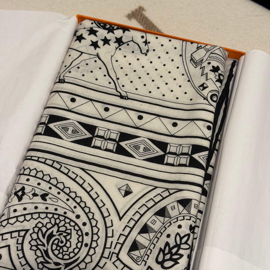 エルメス　シュヴァル・ドゥ・クール・バンダナ　カシミヤシルク 140 新品未使用