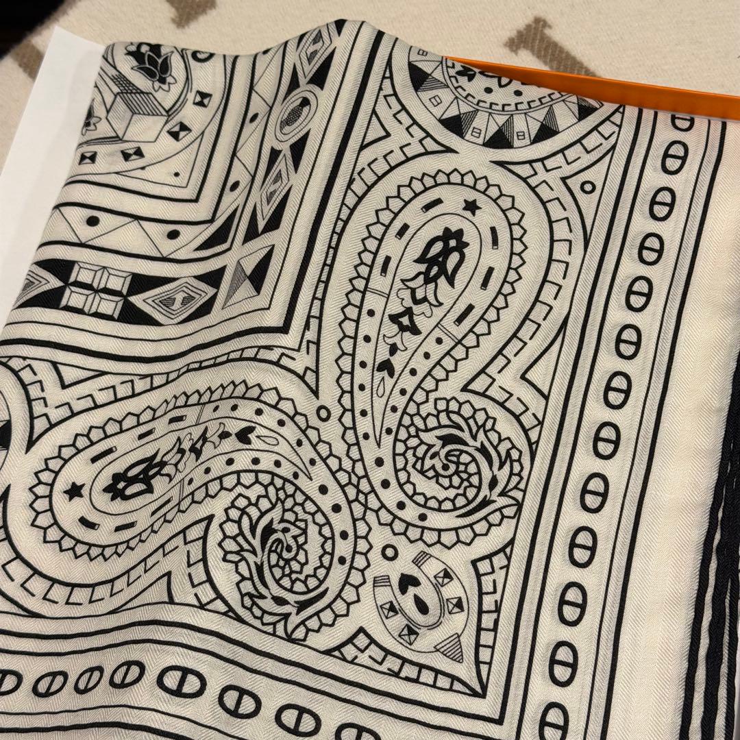 エルメス　シュヴァル・ドゥ・クール・バンダナ　カシミヤシルク 140 新品未使用