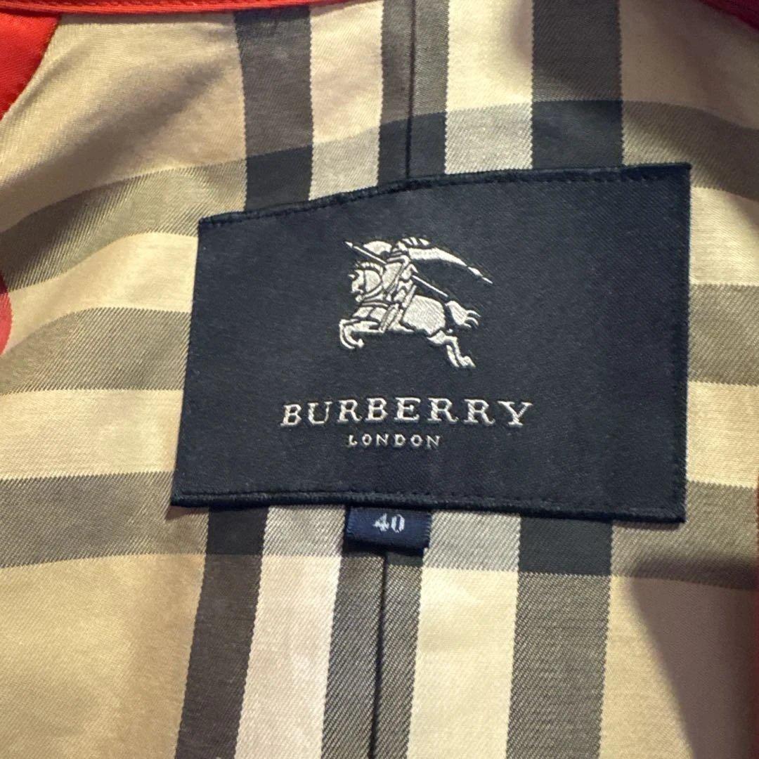 みえこ　バーバリーロンドン　赤いトレンチコート ダブルブレスト チェック柄