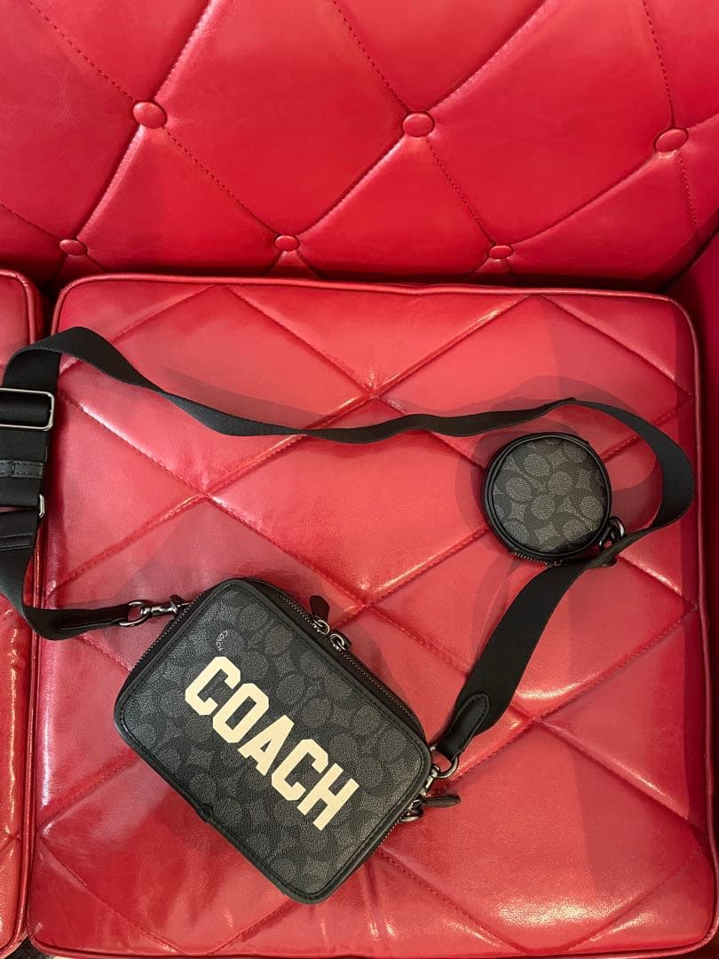 コーチ チャーター ボディバッグ デカロゴ シグネチャー ブラック