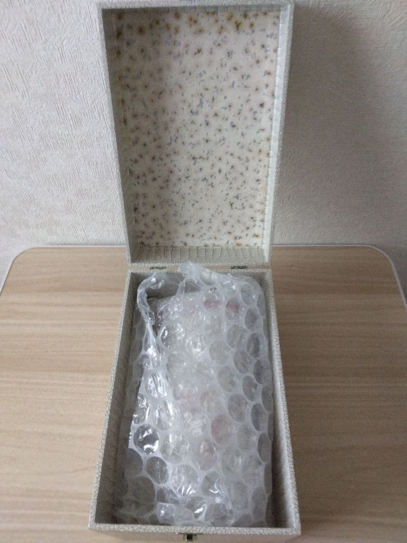 ★未使用★KAGAMI CRYSTAL 江戸切子 花瓶 赤色 花模様