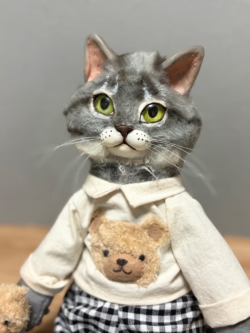 A チェックズボンサバトラ猫のアートドール　【ハンドメイド】猫　ぬいぐるみ