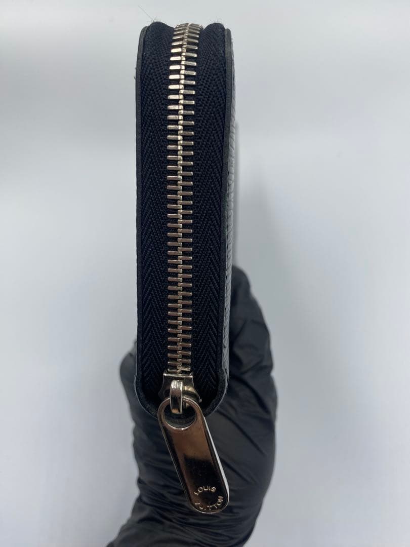 ゴッド【Louis Vuittonエピ　ラウンドファスナー　ブラック