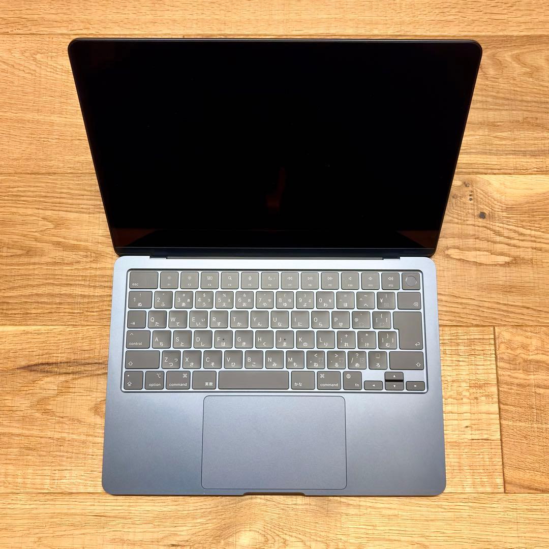 【極美品】 MacBook Air M2 8GB 256GB バッテリー100%