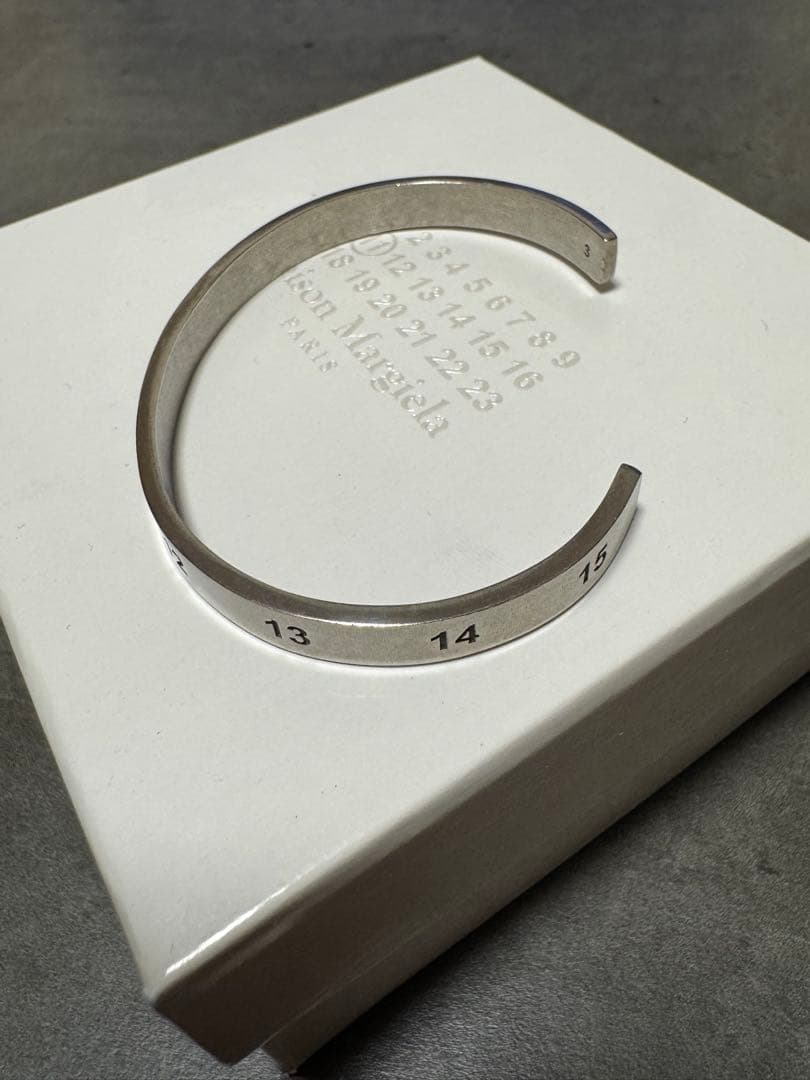 Maison Margielaナンバリングカフブレスレット　　マルジェラバングル