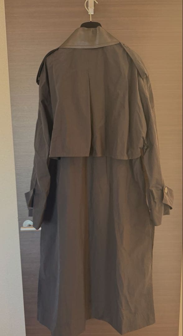 お値下げしました　FERRAGAMO ブラック トレンチコート　ハンガー付き