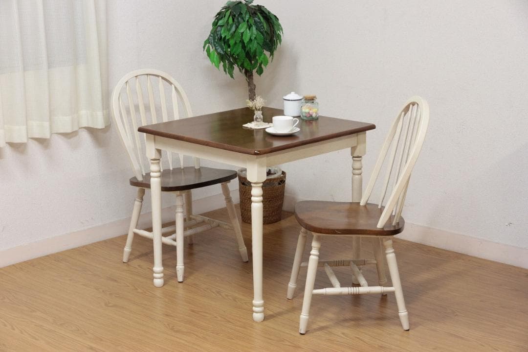 ２脚セット　エレガントなダイニングチェア☆　 ホワイト系ｘブラウン