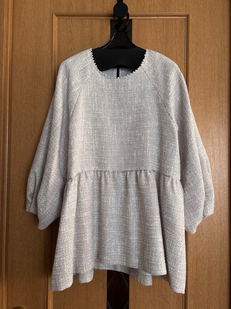 Rosa Tiara グレー パール付きトップス　新品　定価29,700円