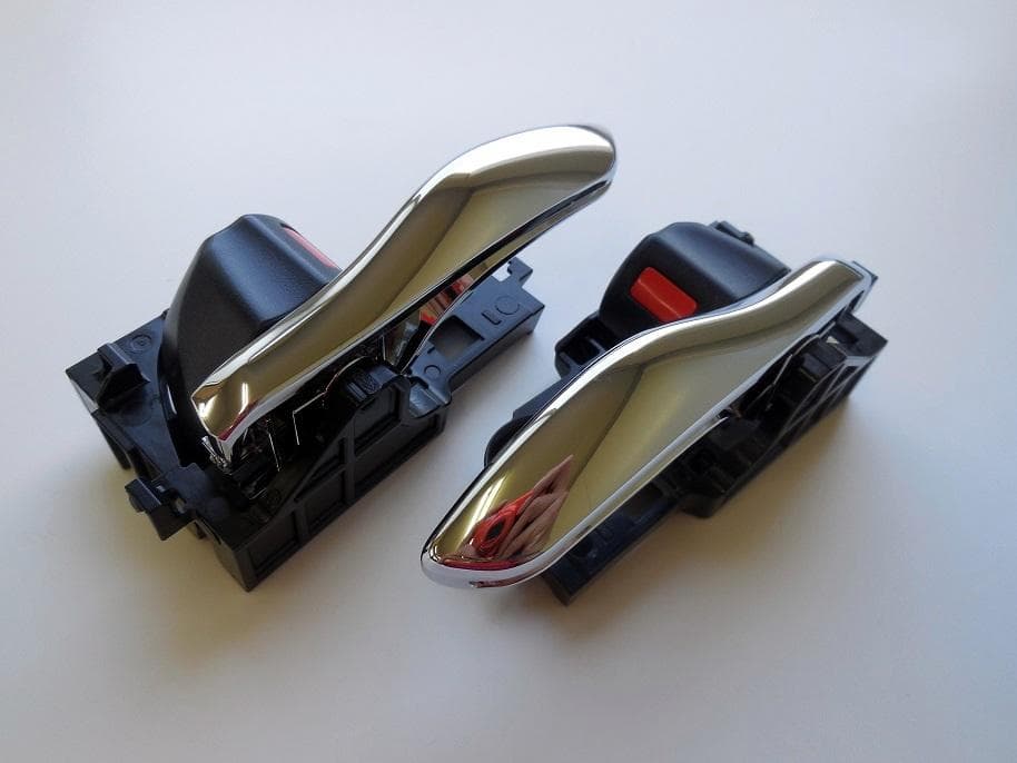 新品　80系ノア・ヴォクシー　トヨタ純正メッキインナードアハンドル　フロント左右