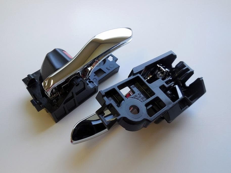 新品　80系ノア・ヴォクシー　トヨタ純正メッキインナードアハンドル　フロント左右