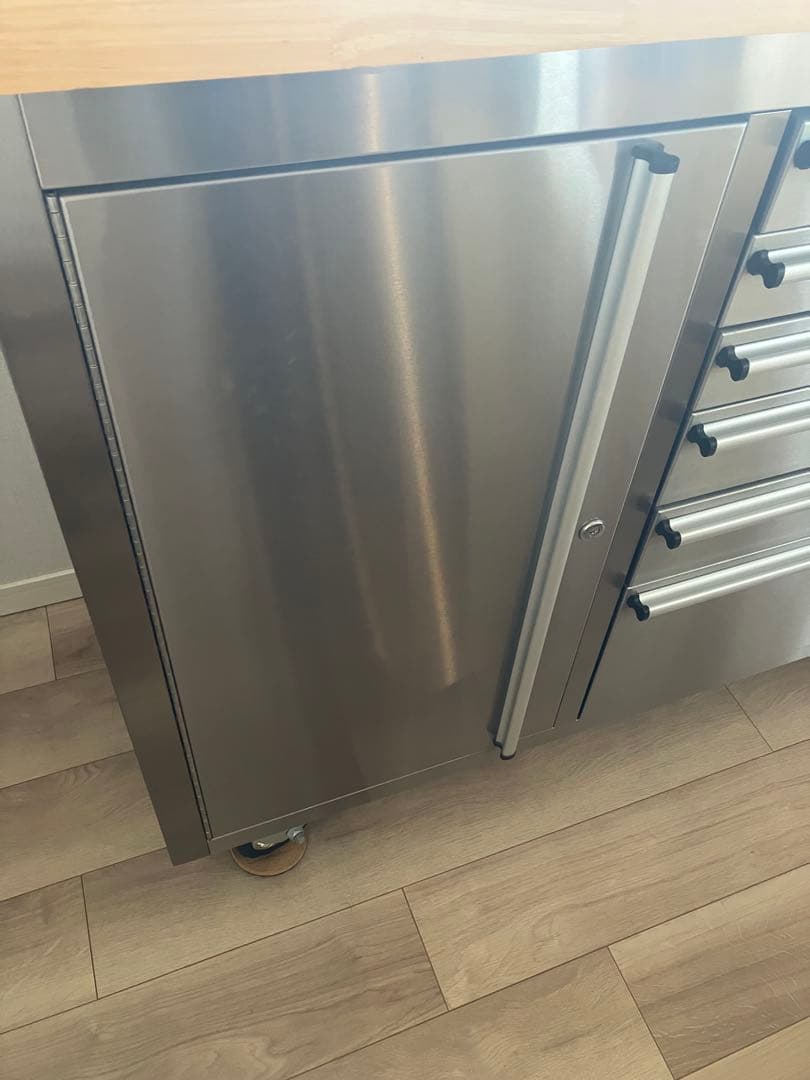 美品⭐︎ステンレススチール キャビネット鍵キャスター付き　おしゃれ　新生活