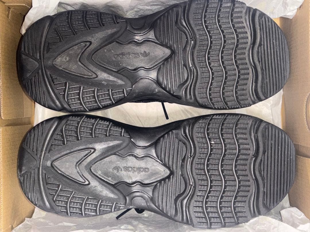 adidas オズガイア　OZGAIA