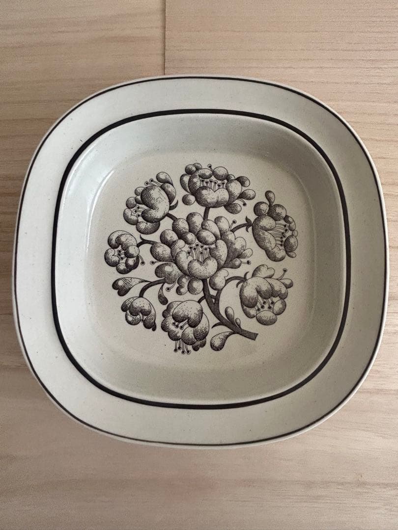 グスタフスベリ　GARDEN スクエア大皿 ディープサービングボウル