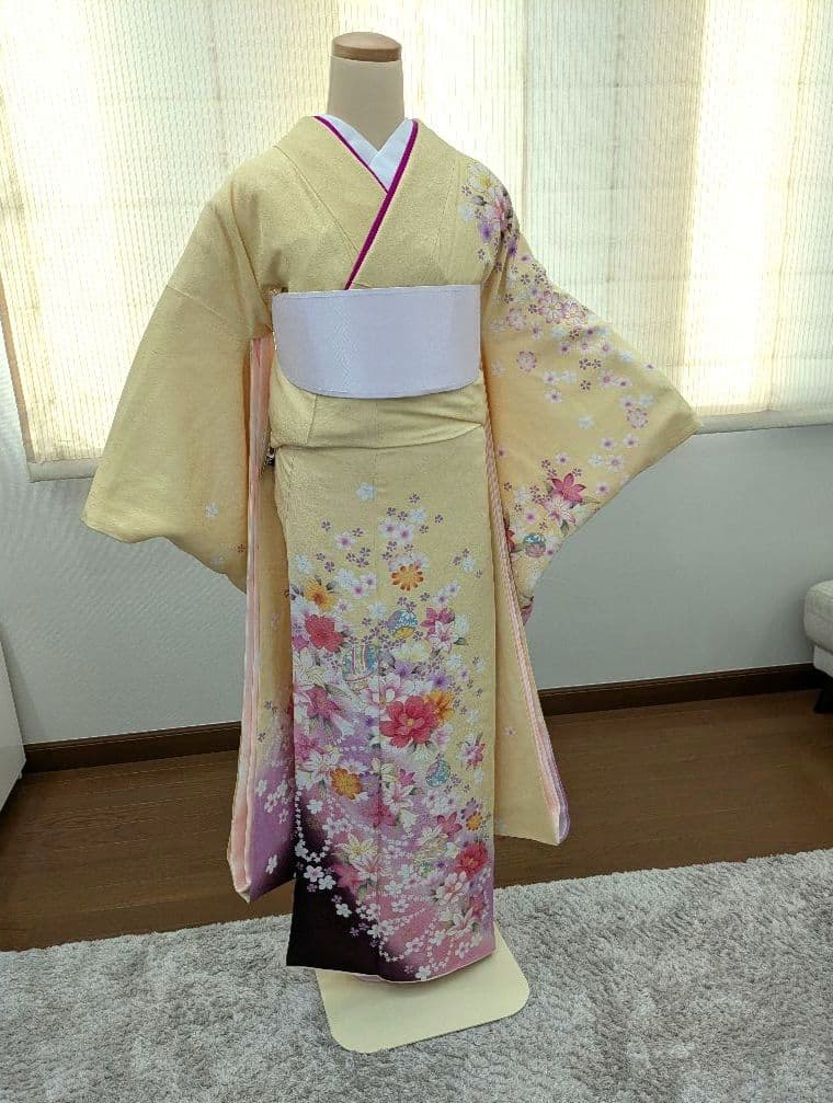 【値下げ】振袖 •長襦袢2点セット　 花柄 やさしい黄色　☆美品☆